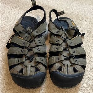 KEEN Clearwater CNX Sandals - size 13